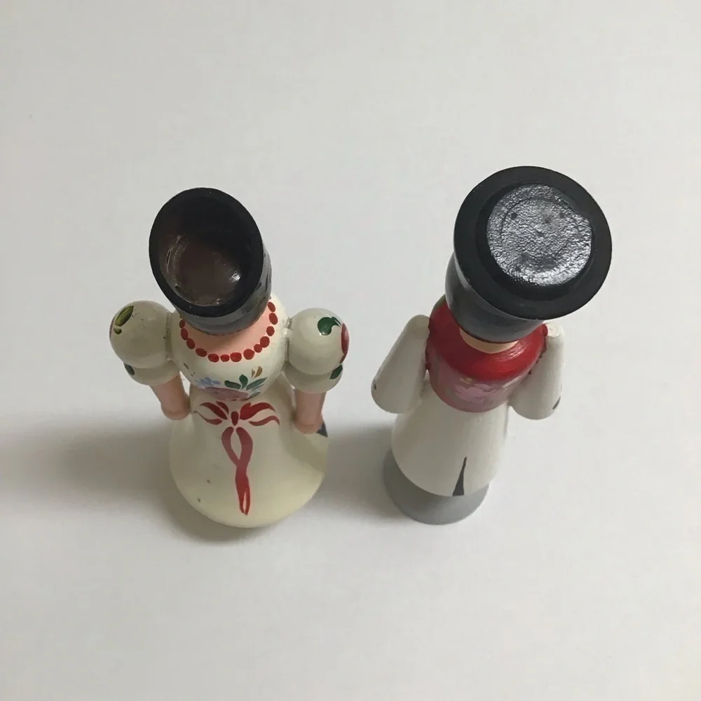 Russian Wooden Dolls Figurines PAIR Hand Painted Souvenir White Floral Vintage